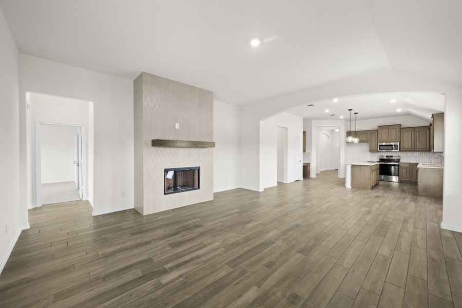 Spacious, unfurnished interior of a new home in Waterford Park, Weatherford (Image 16). Spacious, unfurnished interior of a new home in Waterford Park, Weatherford (Image 16).