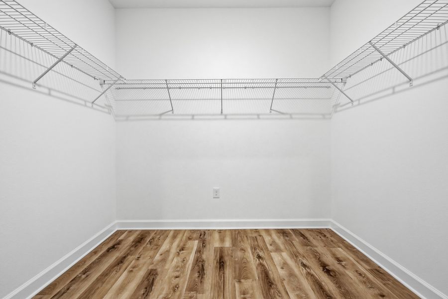 Spacious, unfurnished interior of a new home in Barton's Bend, Crestview (Image 22).
