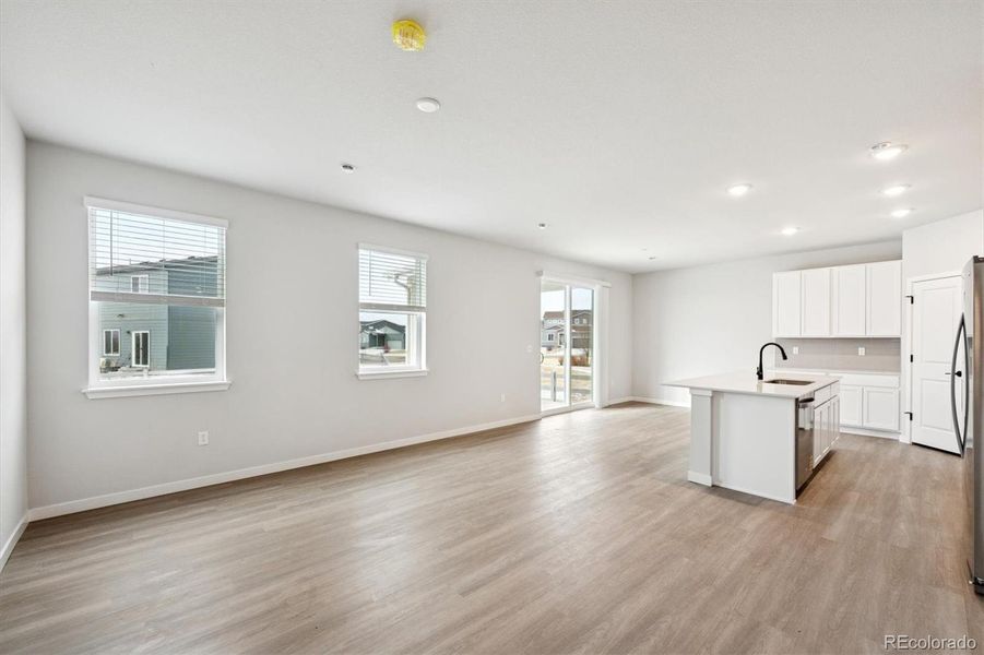 Spacious, unfurnished interior of a new home in Coyote Creek, Fort Lupton (Image 21).