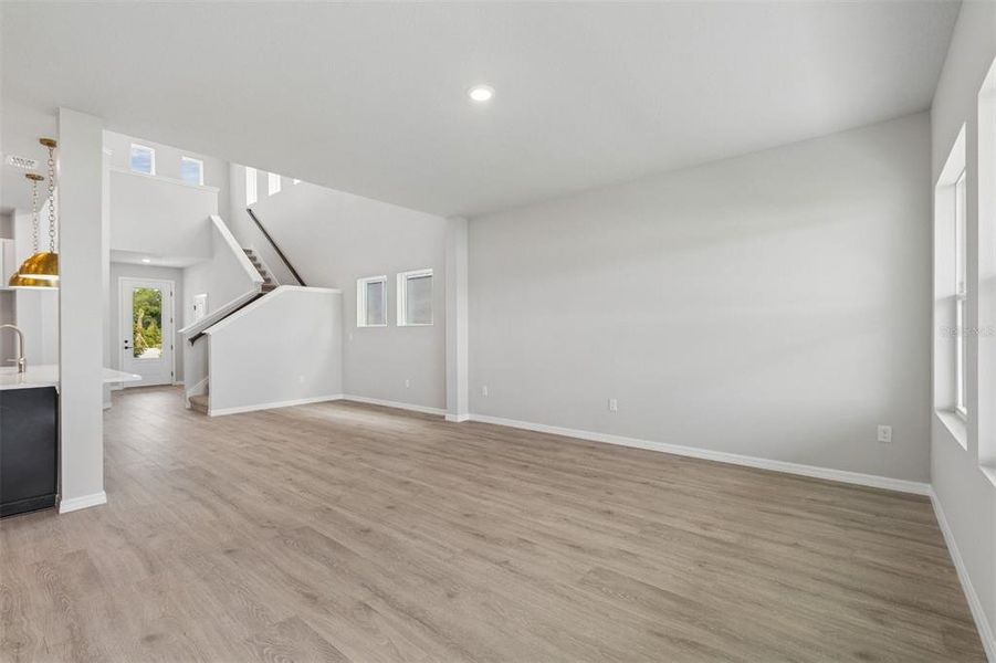 Spacious, unfurnished interior of a new home in Eastlyn, Bradenton (Image 9).