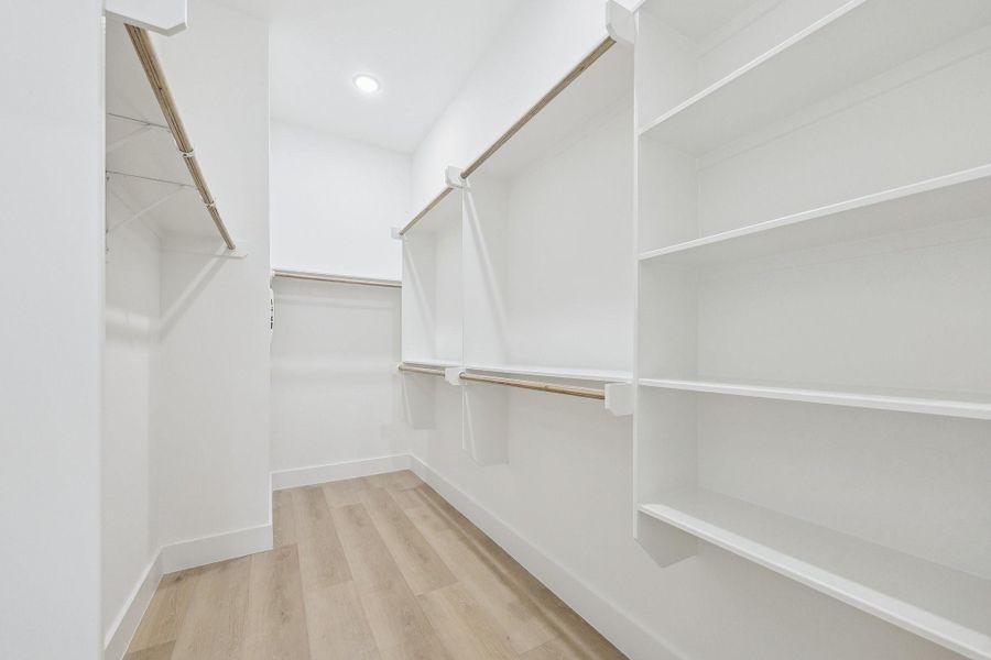 Spacious, unfurnished interior of a new home in Thornton Oaks, Houston (Image 28). Spacious, unfurnished interior of a new home in Thornton Oaks, Houston (Image 28).