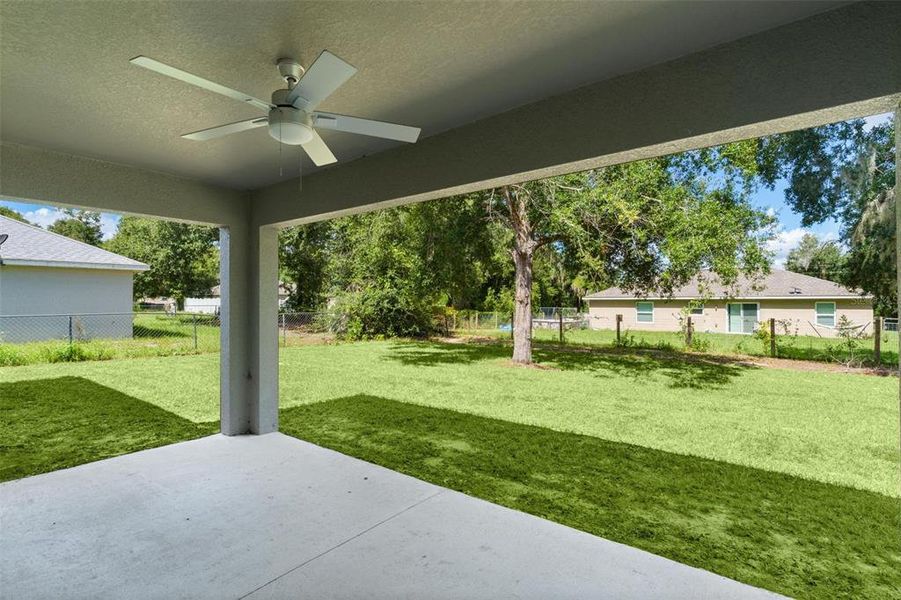 Exterior details and patio area of a home in , Ocklawaha (Image 4).