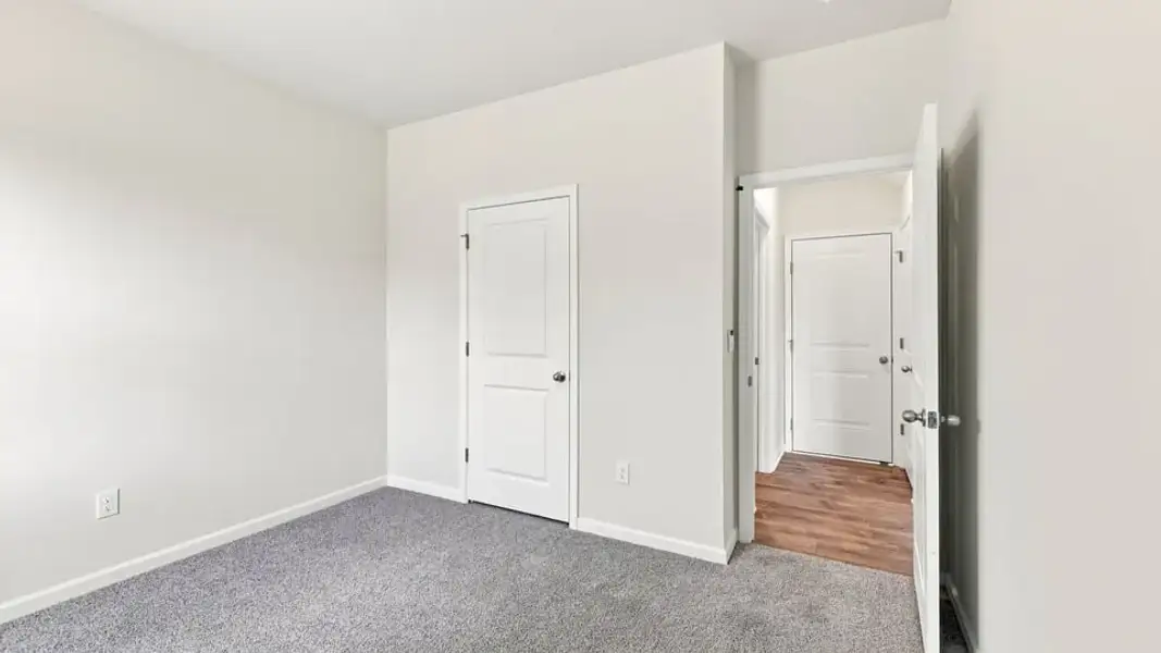Spacious, unfurnished interior of a new home in Rocky River Ridge, Anderson (Image 26).