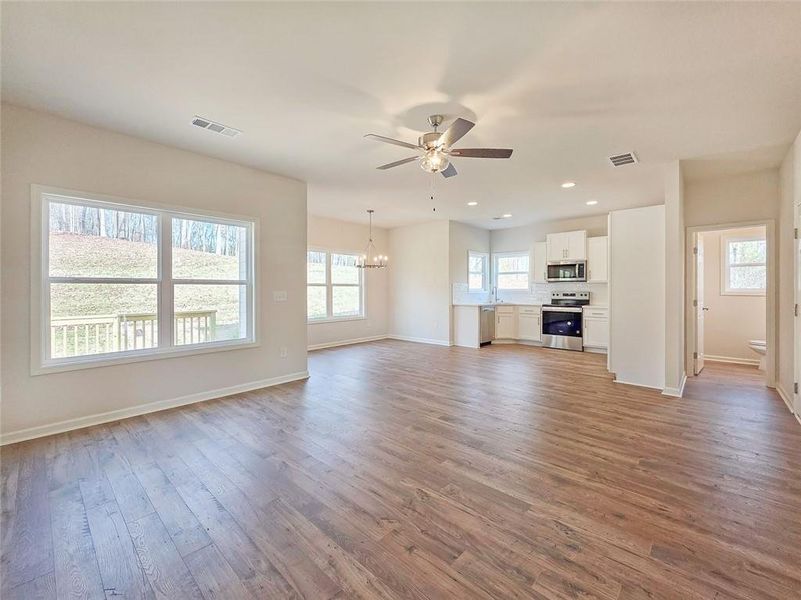 Spacious, unfurnished interior of a new home in , Gainesville (Image 27).