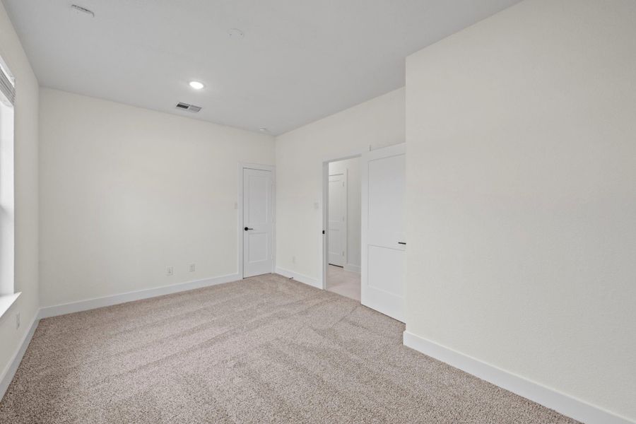 Spacious, unfurnished interior of a new home in , Katy (Image 19).