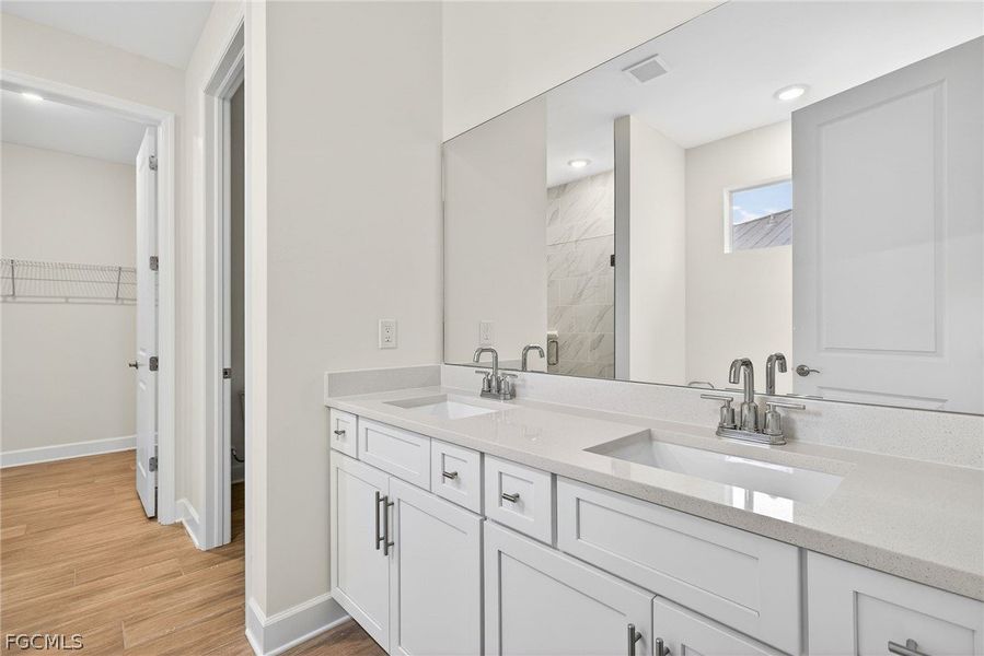 Furnished interior view inside a new home in Cape Coral, Cape Coral (Image 9).