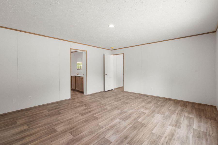 Spacious, unfurnished interior of a new home in , St. George (Image 22).