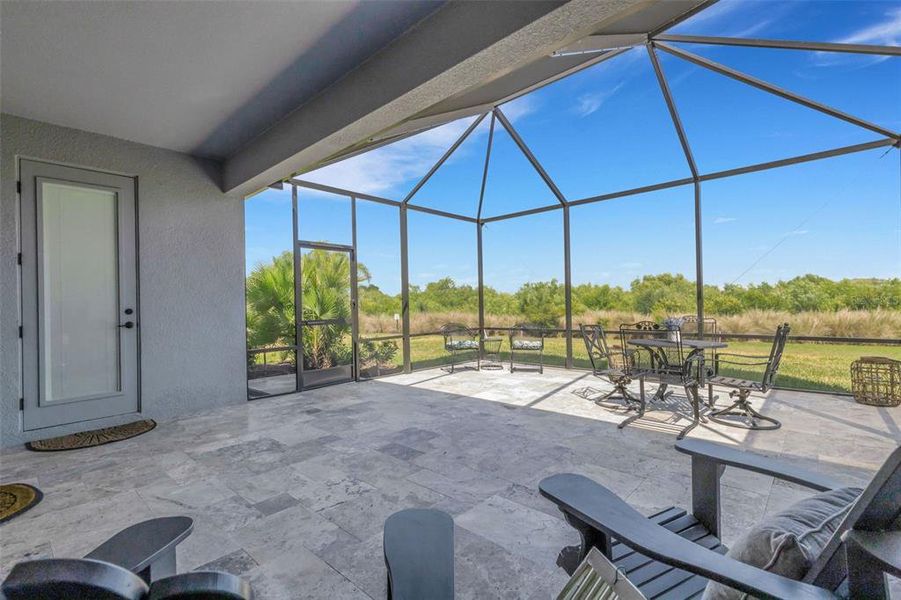 Exterior details and patio area of a home in , Bradenton (Image 4).