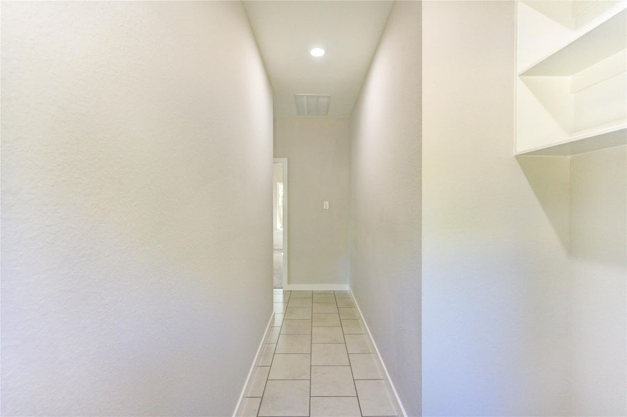 Spacious, unfurnished interior of a new home in , Navasota (Image 24).