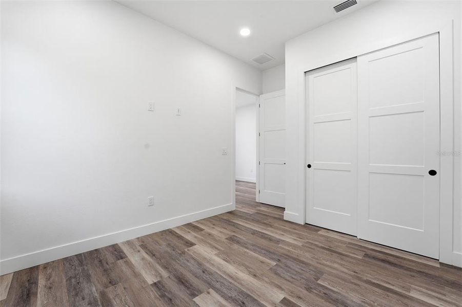 Spacious, unfurnished interior of a new home in , Port Charlotte (Image 22).