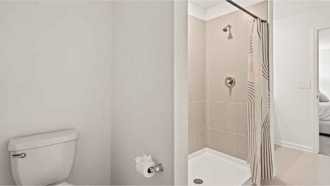 Florida CORE P003 Crest Owners Bath 2of2 F1 Base3 6 9 25