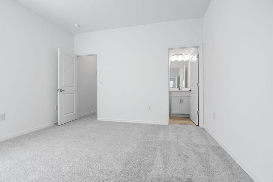 Spacious, unfurnished interior of a new home in Ardisia Park, New Smyrna Beach (Image 23).