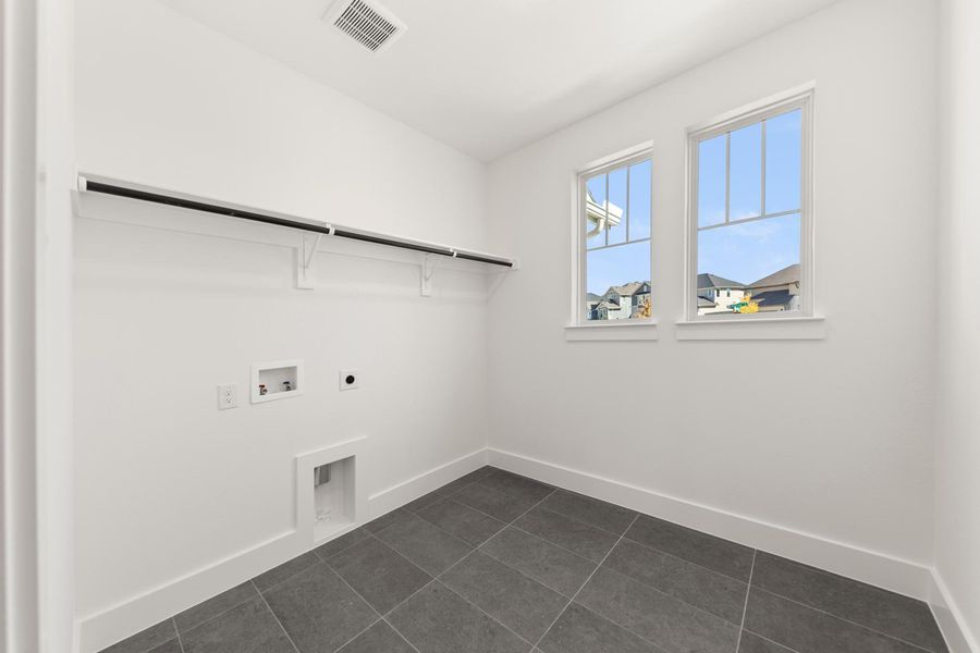 Spacious, unfurnished interior of a new home in Inspiration Collection 60 at Painted Tree, McKinney (Image 26).