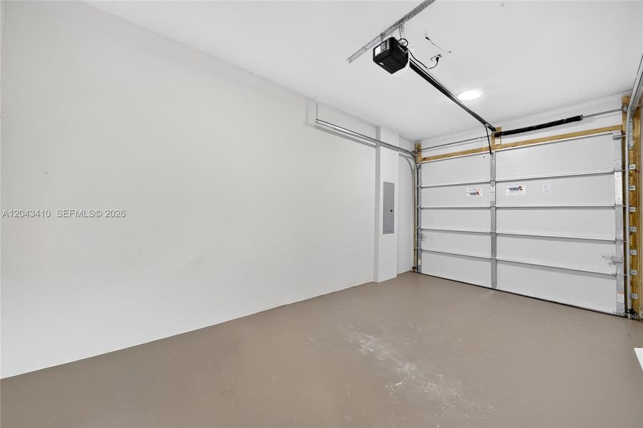 Spacious, unfurnished interior of a new home in , Miami (Image 21).