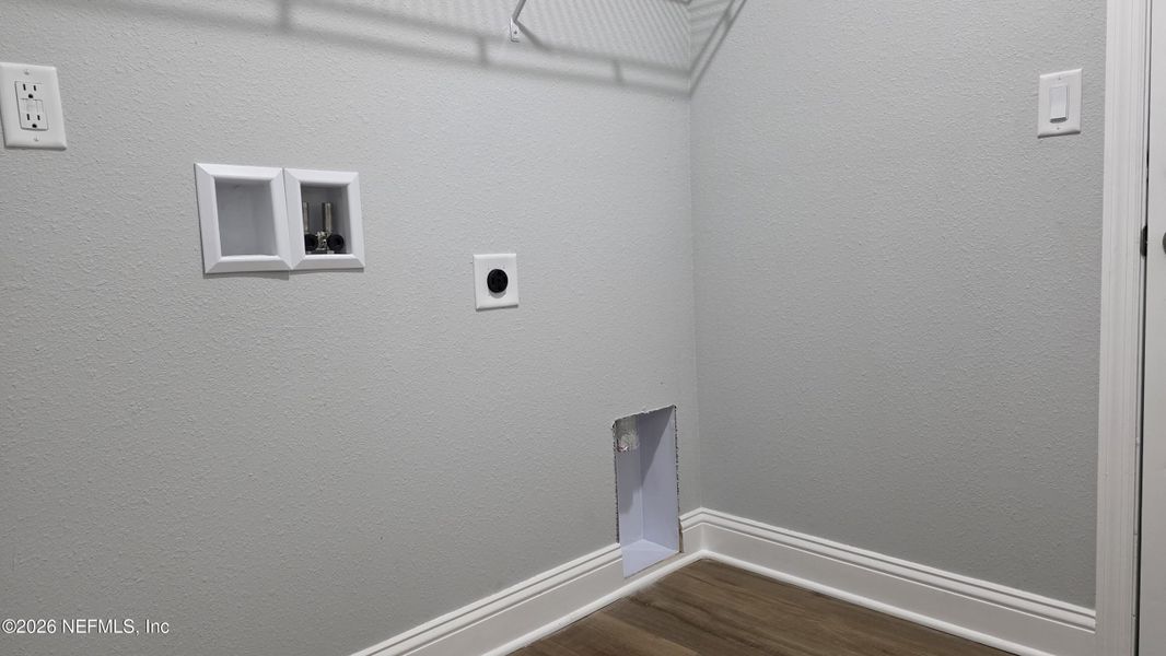 Spacious, unfurnished interior of a new home in , Jacksonville (Image 37).