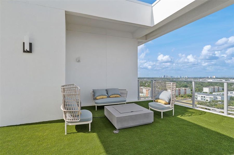 Exterior details and patio area of a home in , Tampa (Image 24).