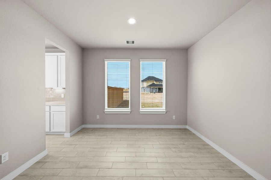 Spacious, unfurnished interior of a new home in Sunterra Lakes, Fulshear (Image 14). Spacious, unfurnished interior of a new home in Sunterra Lakes, Fulshear (Image 14).