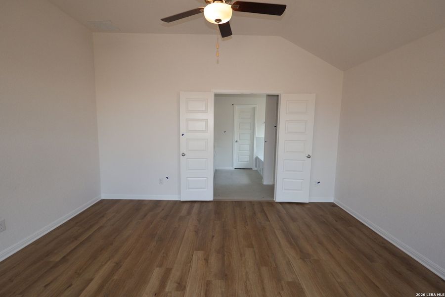 Spacious, unfurnished interior of a new home in Verano Farms, San Antonio (Image 26).