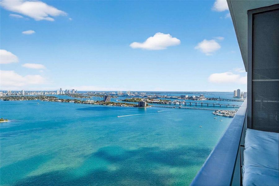 Condo located in Miami, FL showcasing its design and architecture (Image 37).
