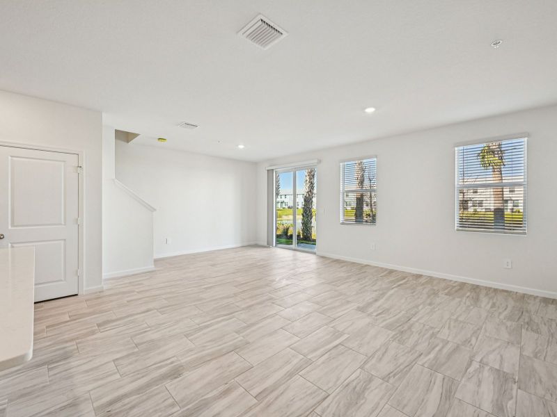 Spacious, unfurnished interior of a new home in Tidewater, Fort Pierce (Image 12).