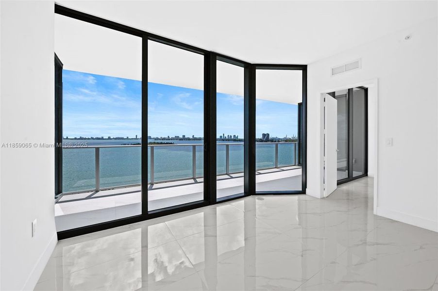 Spacious, unfurnished interior of a new home in Aria Reserve, Miami (Image 23). Spacious, unfurnished interior of a new home in Aria Reserve, Miami (Image 23).