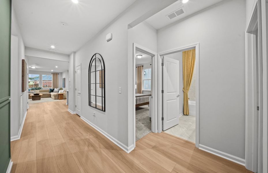 Spacious, unfurnished interior of a new home in Sparrow Creek, Boiling Springs (Image 22).