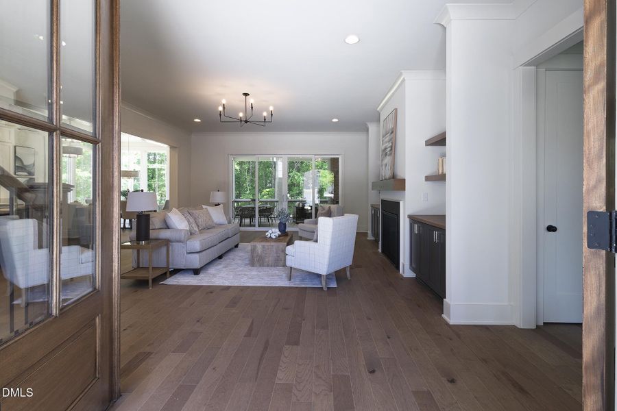 300_MEADOW_WALK_DR_INTERIOR_02