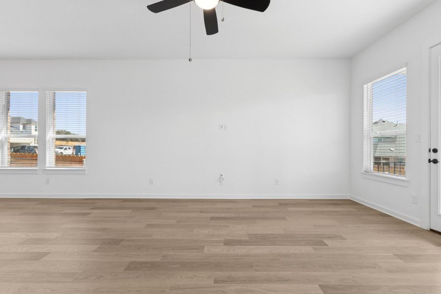 Spacious, unfurnished interior of a new home in Heritage, Dripping Springs (Image 15). Spacious, unfurnished interior of a new home in Heritage, Dripping Springs (Image 15).