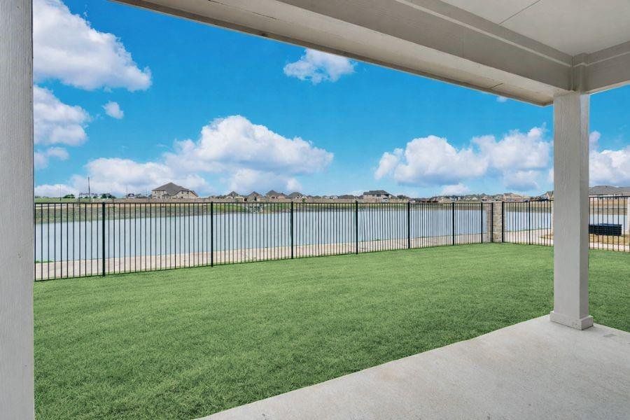 Exterior details and patio area of a home in Mercer Meadows, Royse City (Image 3).