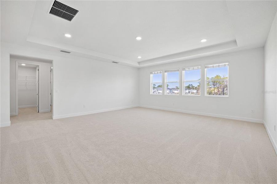 Spacious, unfurnished interior of a new home in , Winter Garden (Image 60).