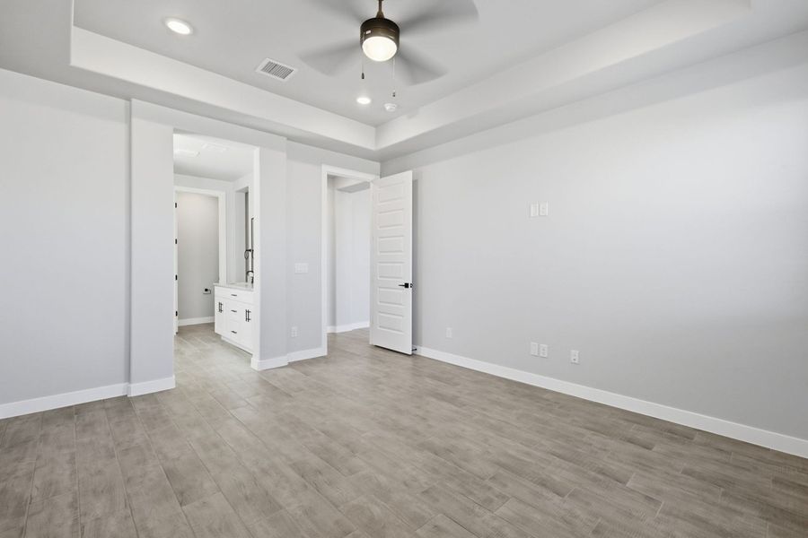 Spacious, unfurnished interior of a new home in Emerald Estates, El Paso (Image 23).