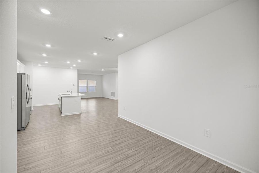 Spacious, unfurnished interior of a new home in , Ocala (Image 11).