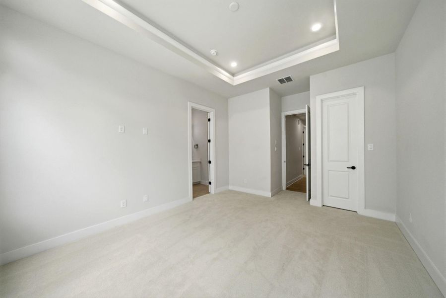 Spacious, unfurnished interior of a new home in , Houston (Image 19).