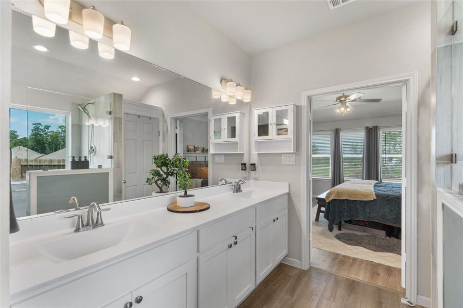 Furnished interior view inside a new home in Wedgewood Forest, Conroe (Image 28). Furnished interior view inside a new home in Wedgewood Forest, Conroe (Image 28).