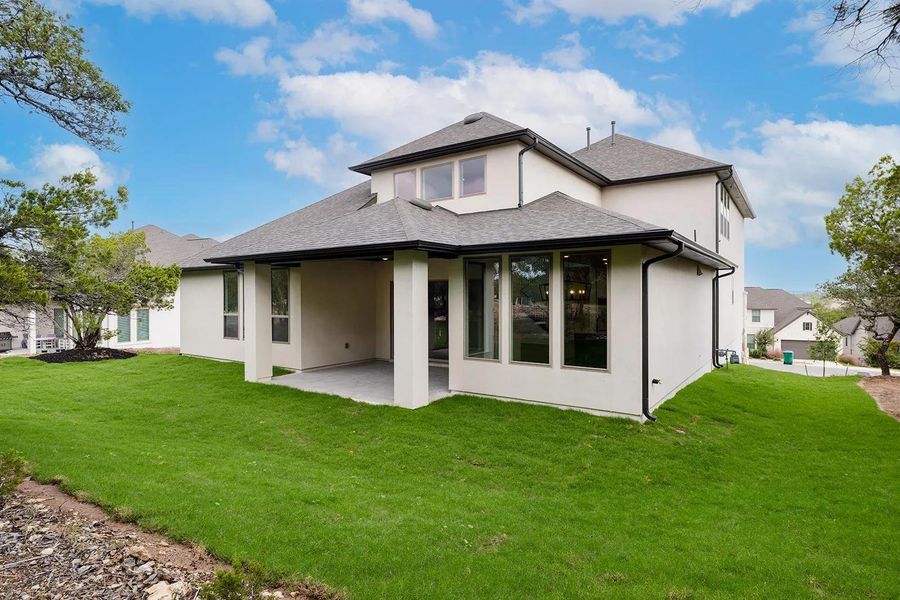 Exterior details and patio area of a home in The Hollows Canyon - 60', Lago Vista (Image 4).