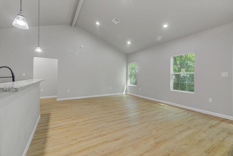 Spacious, unfurnished interior of a new home in , Beaumont (Image 13).