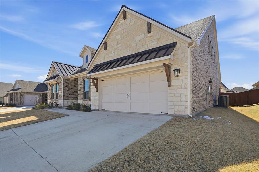 Exterior details and patio area of a home in Morningstar, Aledo (Image 3).