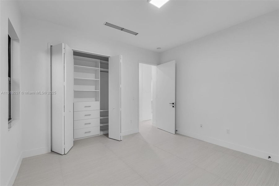 Spacious, unfurnished interior of a new home in , Cutler Bay (Image 22).