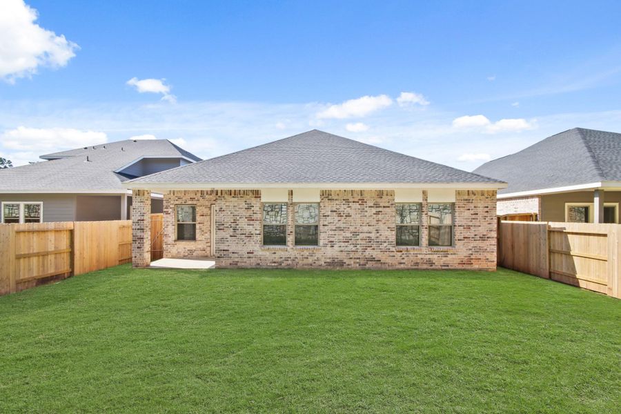 Exterior details and patio area of a home in Westridge Cove, Conroe (Image 4). Exterior details and patio area of a home in Westridge Cove, Conroe (Image 4).
