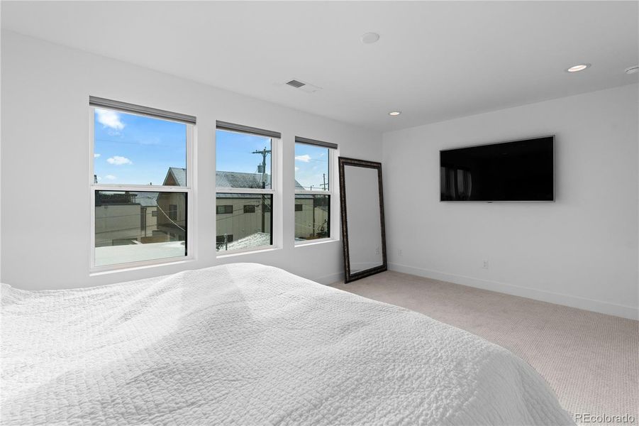 Spacious, unfurnished interior of a new home in , Denver (Image 20).