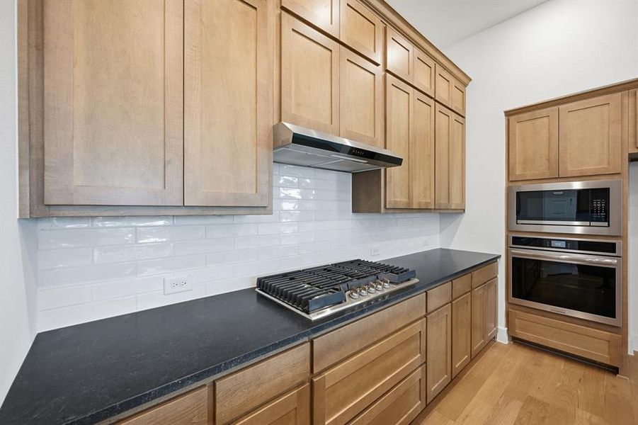 Furnished interior view inside a new home in Sandbrock Ranch, Aubrey (Image 8).