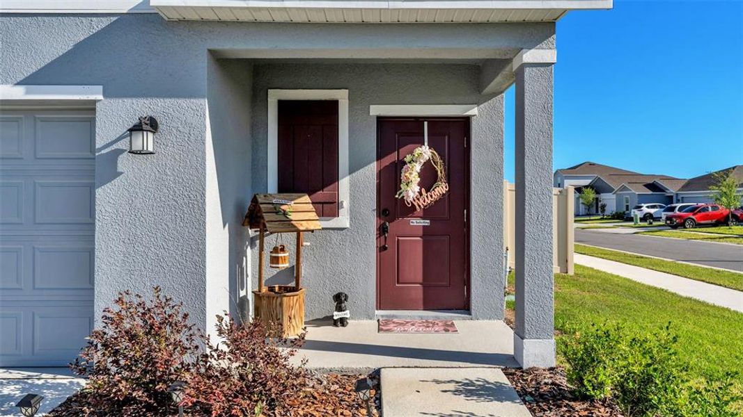 Exterior details and patio area of a home in Peace Creek Reserve, Winter Haven (Image 3).