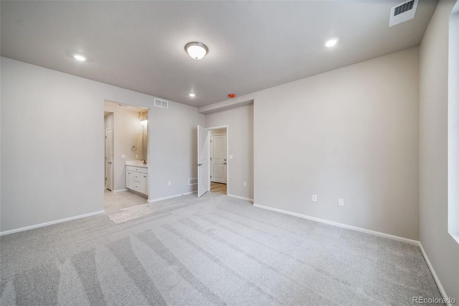 Spacious, unfurnished interior of a new home in The Reserve, Aurora (Image 6). Spacious, unfurnished interior of a new home in The Reserve, Aurora (Image 6).