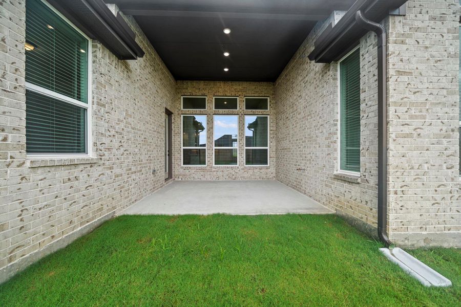 Exterior details and patio area of a home in Blue Heron, Mont Belvieu (Image 4). Exterior details and patio area of a home in Blue Heron, Mont Belvieu (Image 4).
