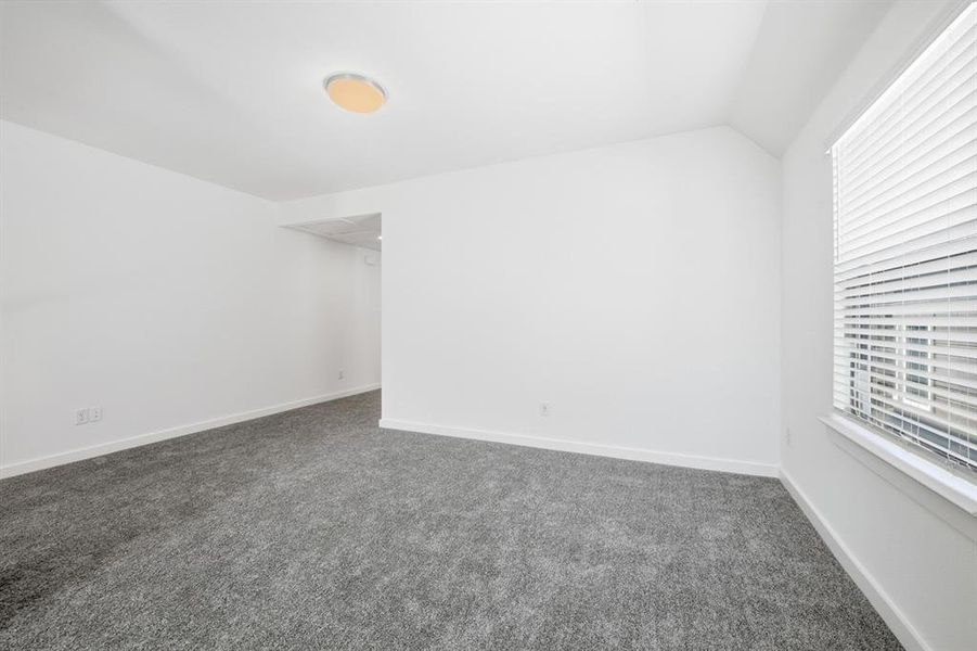 Spacious, unfurnished interior of a new home in Wildridge, Oak Point (Image 27).