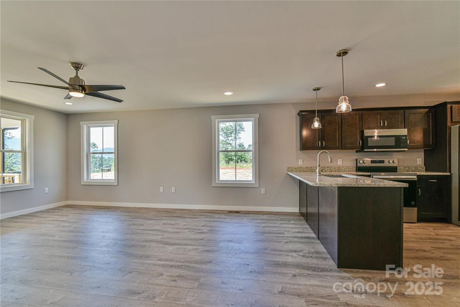 Kitchen Peninsula with lots of Storage!