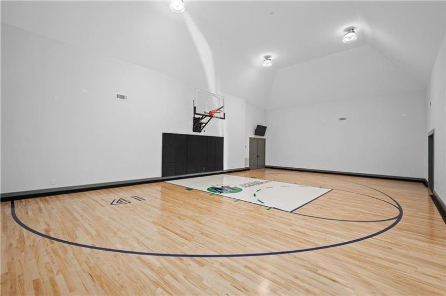 Spacious, unfurnished interior of a new home in , Athens (Image 20).