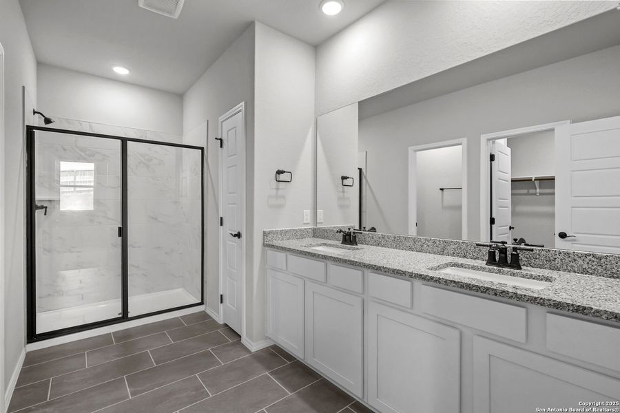 Furnished interior view inside a new home in Comanche Ridge, San Antonio (Image 34). Furnished interior view inside a new home in Comanche Ridge, San Antonio (Image 34).