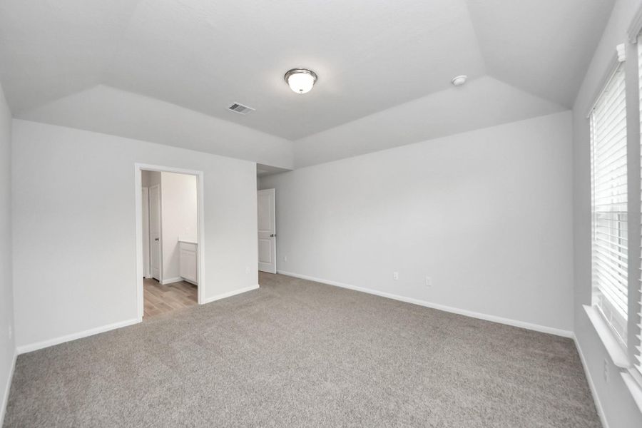 Spacious, unfurnished interior of a new home in Sunrise Cove: Landmark Collection, Texas City (Image 22).