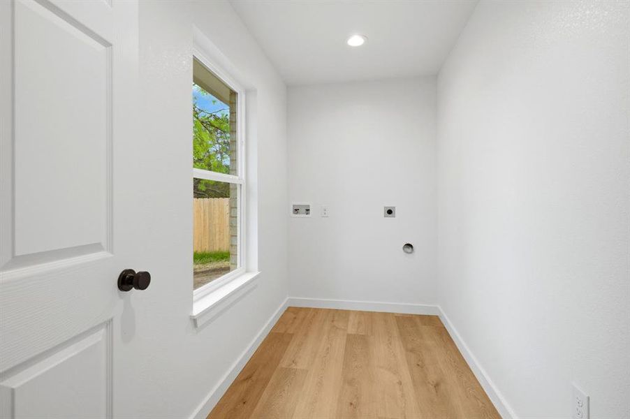 Spacious, unfurnished interior of a new home in , Baird (Image 17).